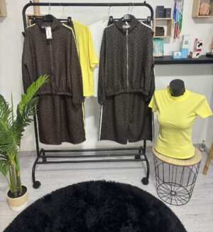 CHANDAL ANIMAL PRINT, LINEAS AMARILLA Y BLANCAS Talla unica hasta 44 - 25E CHANDAL ANIMAL PRINT